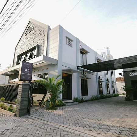 Отель Urbanview B Syariah Lumajang By Reddoorz Экстерьер фото
