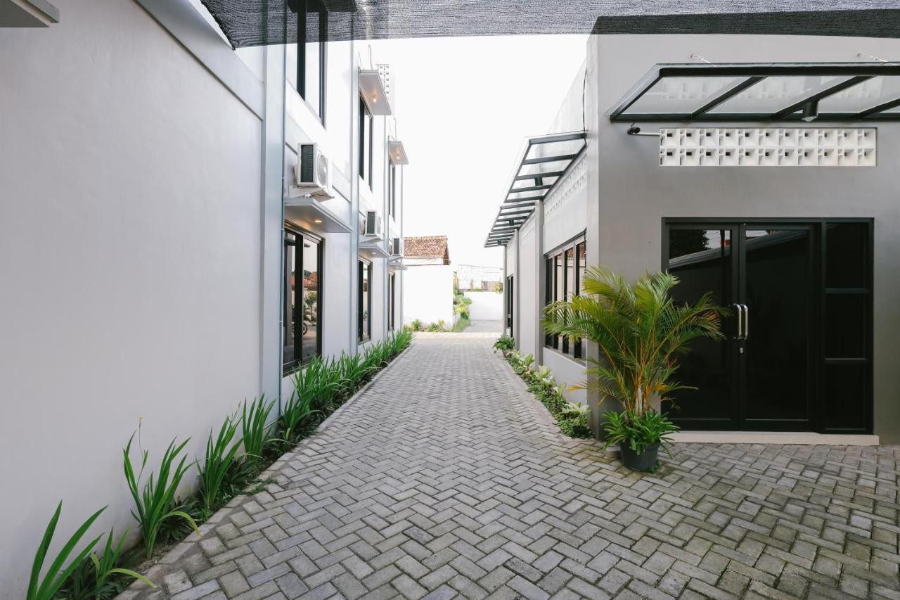 Отель Urbanview B Syariah Lumajang By Reddoorz Экстерьер фото
