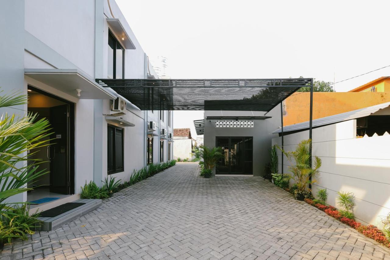 Отель Urbanview B Syariah Lumajang By Reddoorz Экстерьер фото